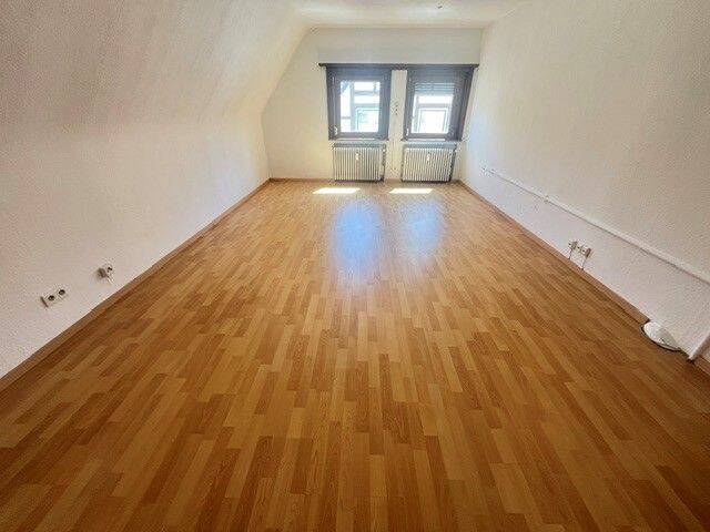 Esslingen-Zentrum: Gepflegte 2-Zimmer DG Wohnung, 73728 Esslingen am Neckar