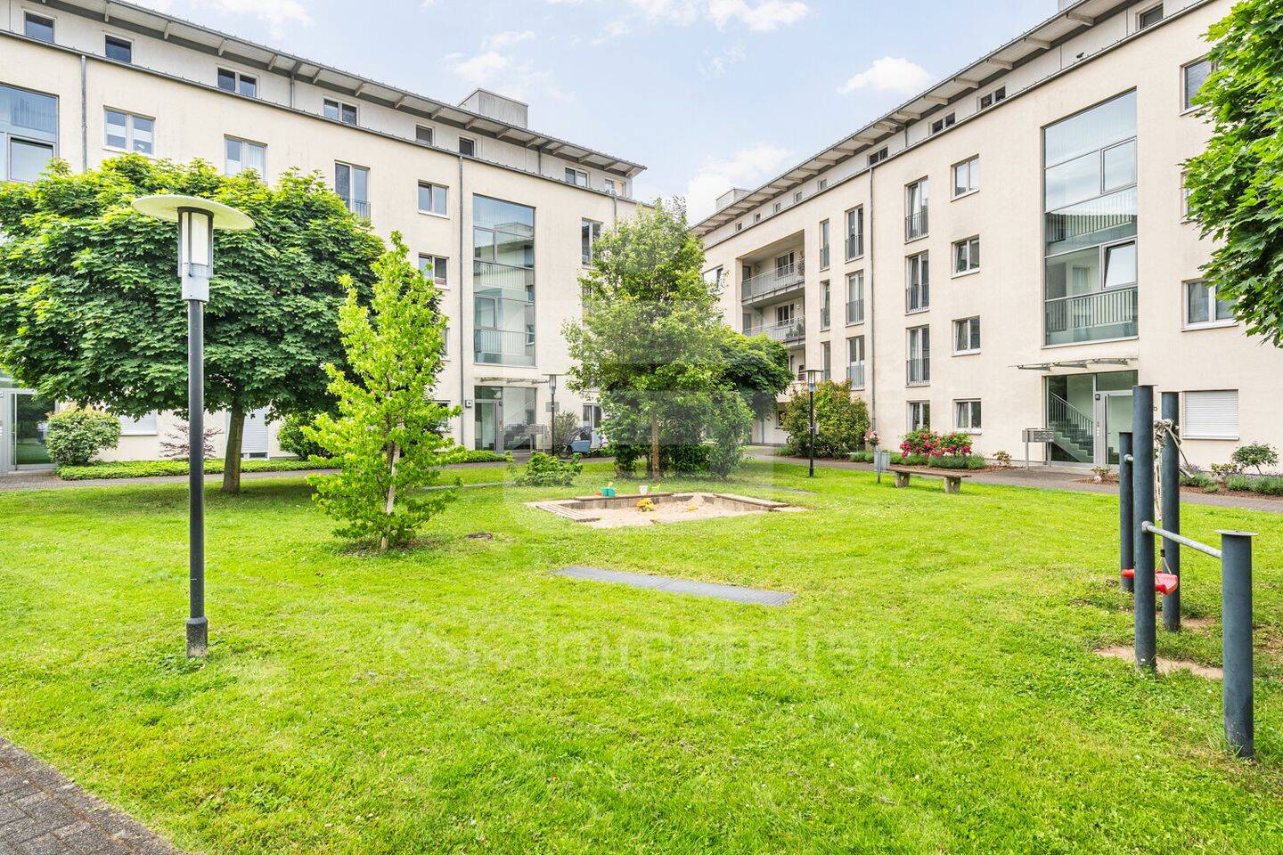 Vermietete Wohnung mit Tiefgaragenstellplatz in Rodenkirchen!, 50996 Köln (Rodenkirchen Hahnwald Marienburg Weiß)