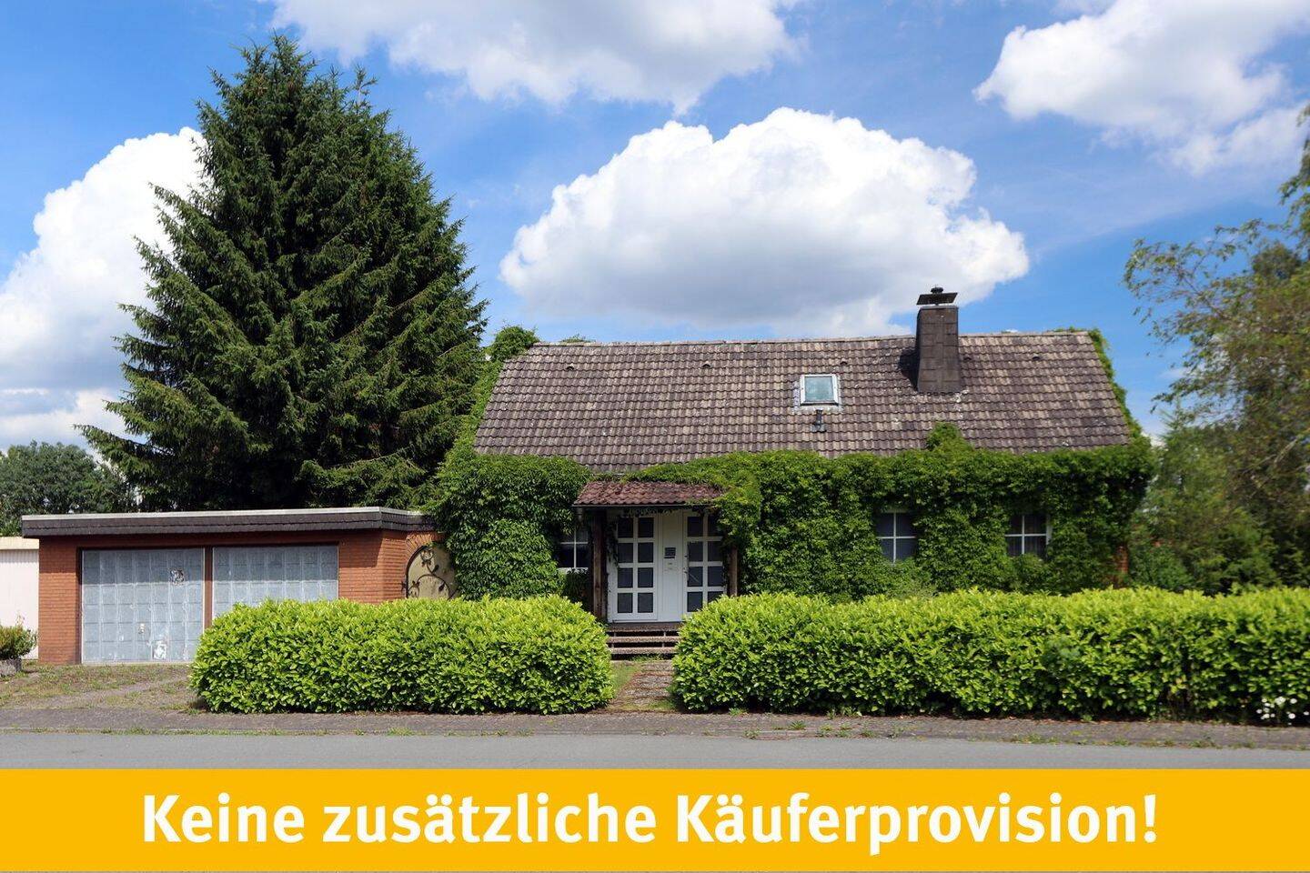 Freistehender Bungalow mit einer Einliegerwohnung, einer Doppelgarage und einem großen Garten, 59929 Brilon