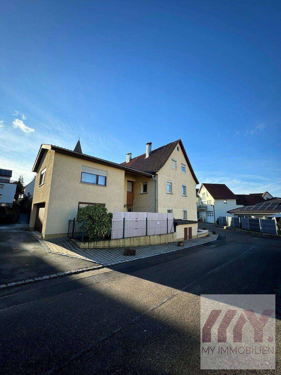 Charmante Doppelhaushälfte mit viel Platz, Garagenvielfalt und Potenzial in Bretzfeld-Unterheimbach, 74626 Bretzfeld