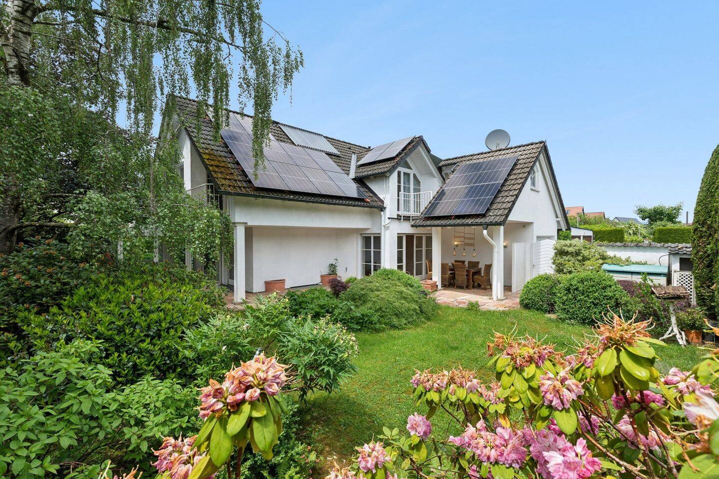 Stilvoll wohnen in Grünwald – gepflegte Doppelhaushälfte mit Wintergarten, großem Garten und moderner Energietechnik, 82031 Grünwald