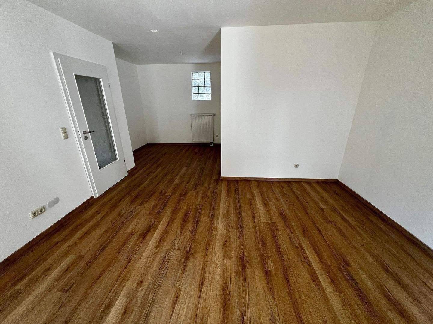 Frisch Renovierte 1-Zimmer Wohnung in entspannter Lage mit Terrasse, 93053 Regensburg (Galgenberg Kasernenviertel Kumpfmühl-Ziegetsdorf-Neuprüll Oberisling-Graß)