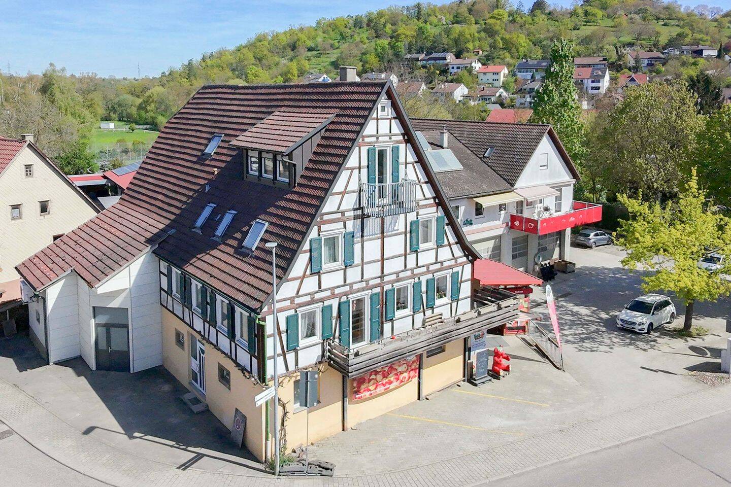 Wohnen & Arbeiten unter einem Dach – Haus mit Laden, Lager & Entwicklungspotenzial in zentraler Lage, 71735 Eberdingen