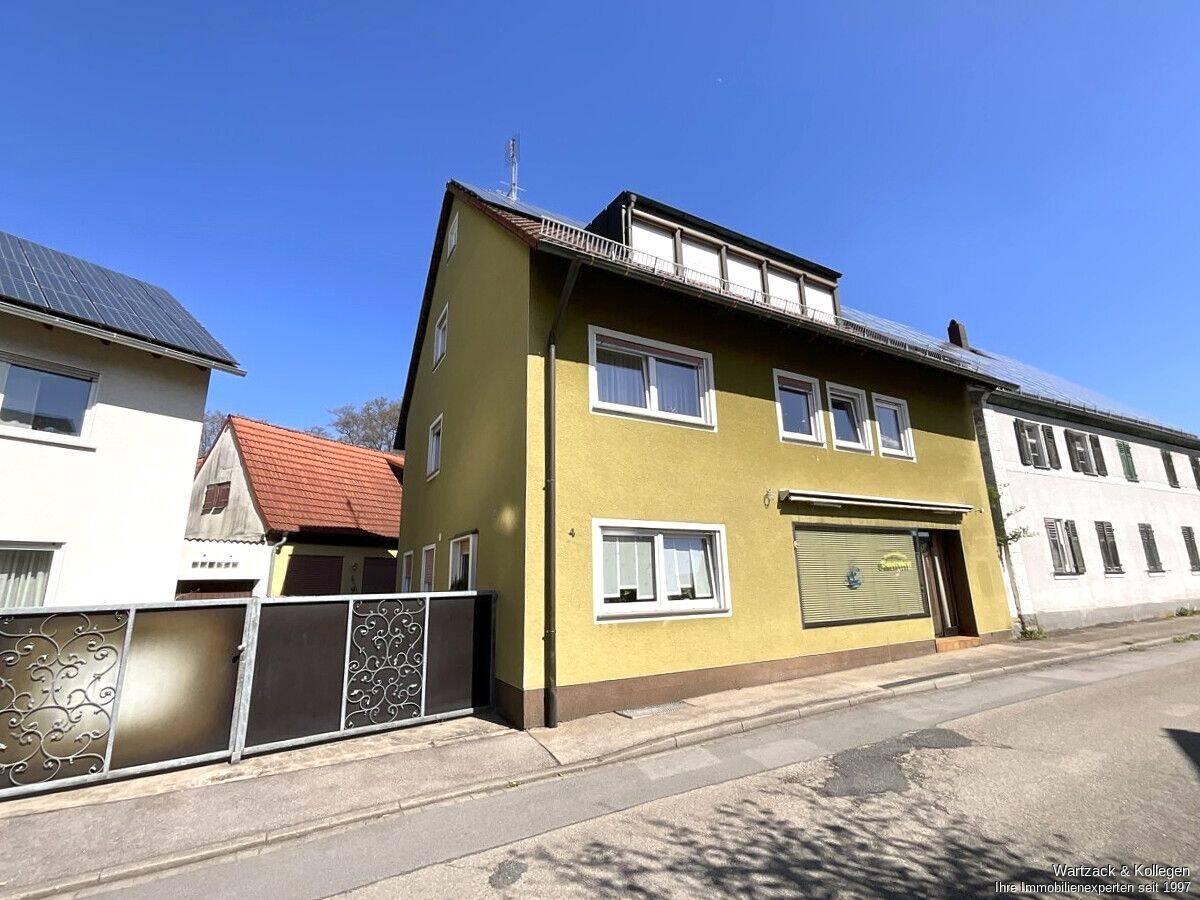 Wohnen und (Er-)schaffen aus Tradition – Zweifamilienhaus mit Gewerbeteil und Verkaufsraum, 91154 Roth