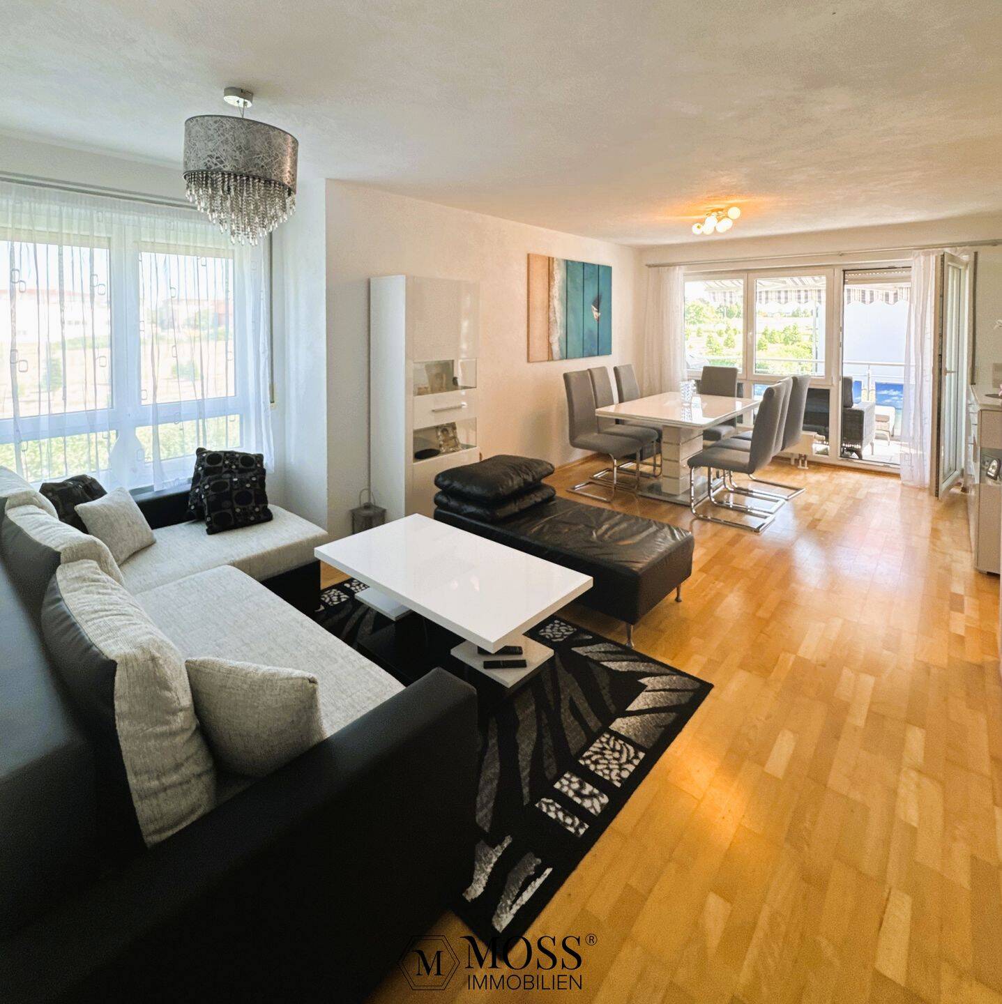 Familienglück mit Aussicht – Helle, moderne 4,5-Zimmer-Wohnung mit Südbalkon und 2 TG-Stellplätzen!, 74343 Sachsenheim