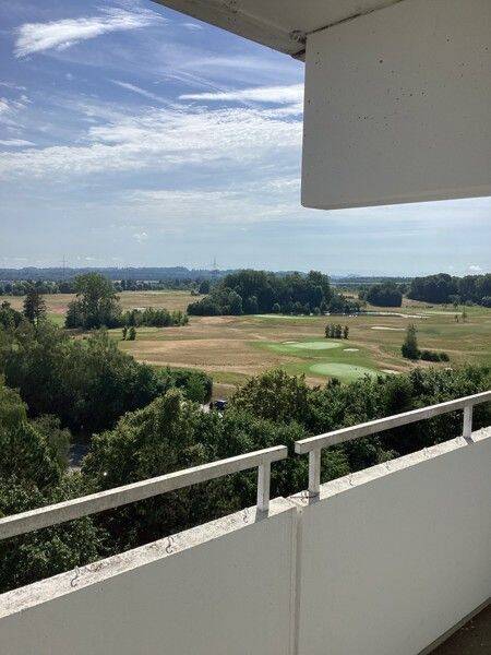 Schöner Wohnen: Renovierte Wohnung mit Weitblick ins Grüne!, 82178 Puchheim