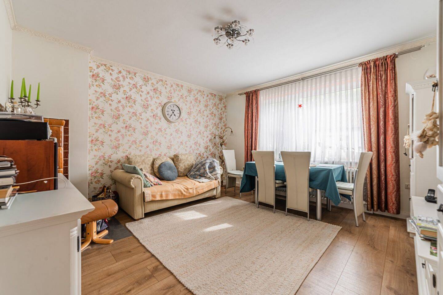 Modernisierte 2-Zimmer-Wohnung mit Einbauküche, Kamin im Wohnzimmer, eigenem Gartenanteil und Loggia, 24116 Kiel (Schreventeich)