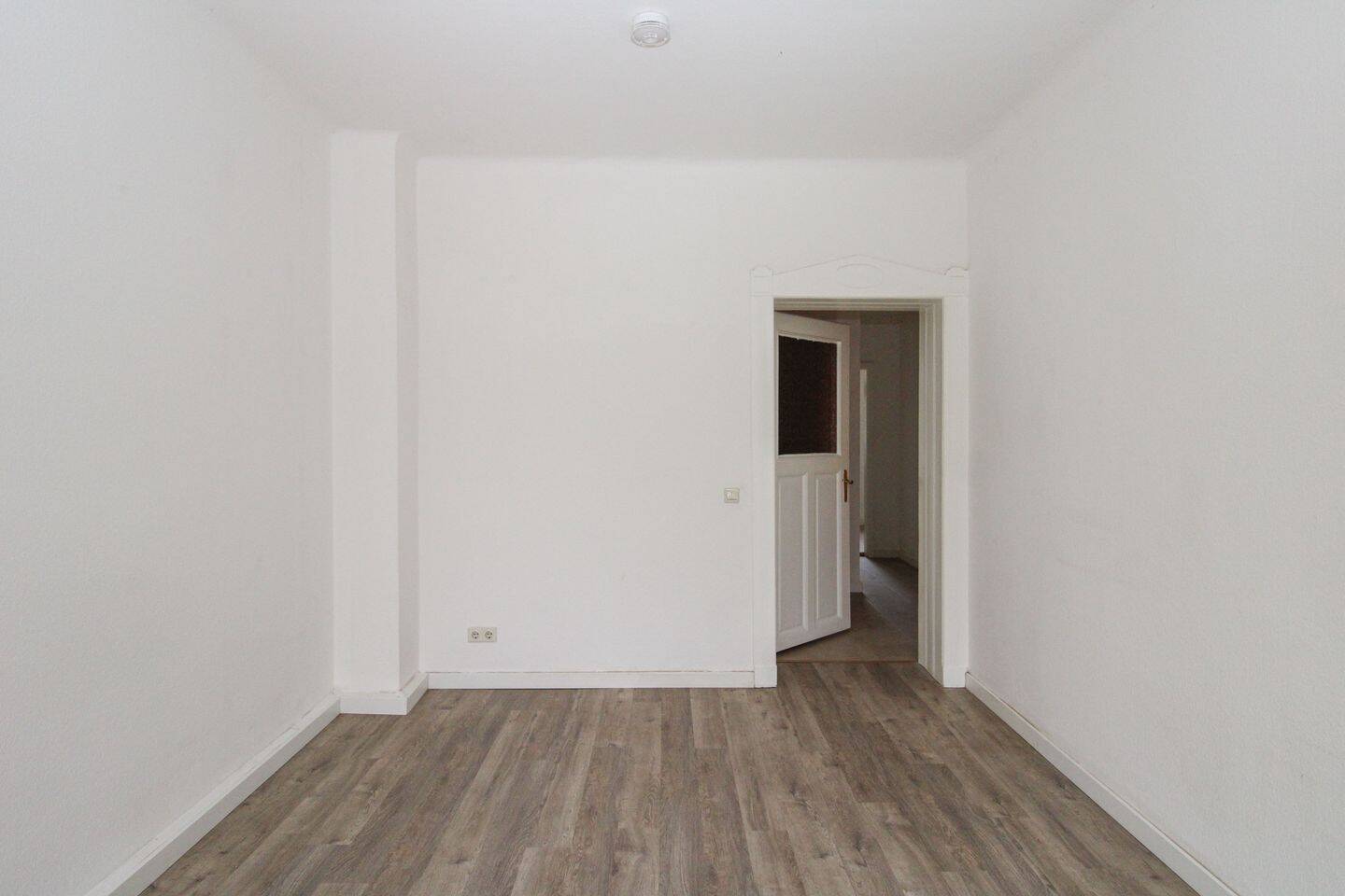 Leipzig! Sofortige Mieteinnahmen: Renovierte 2-Zimmer-Wohnung mit genehmigtem Balkonanbau, 4347 Leipzig (Heiterblick Schönefeld Schönefeld-Abtnaundorf Schönefeld-Ost Thekla)