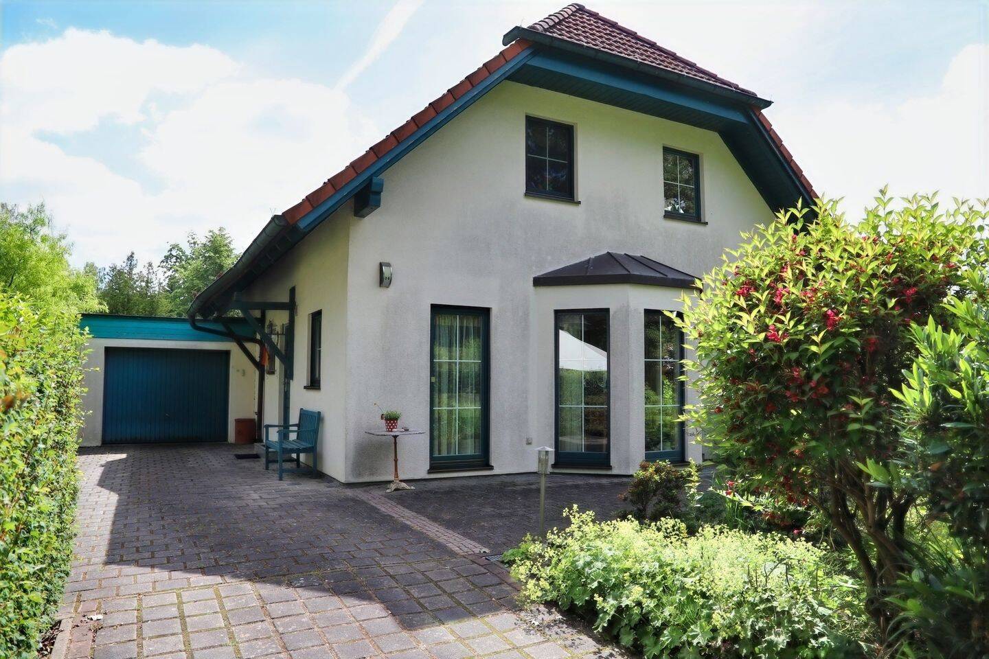 Zukunftssicher –  Gehobenes Einfamilienhaus mit Wärmepumpe, PV, Einbaukamin, FBH und Garage in Bernau-Birkholzaue, 16321 Bernau bei Berlin