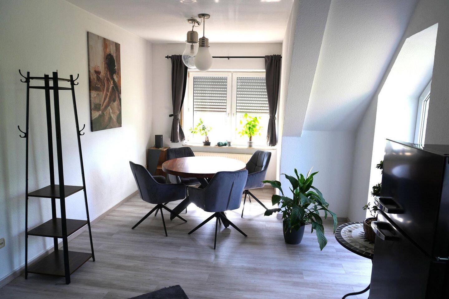 Sicher investieren: Gepflegte, vermietete Galerie-Wohnung mit Balkon, Keller, PKW-Stpl., 97980 Bad Mergentheim