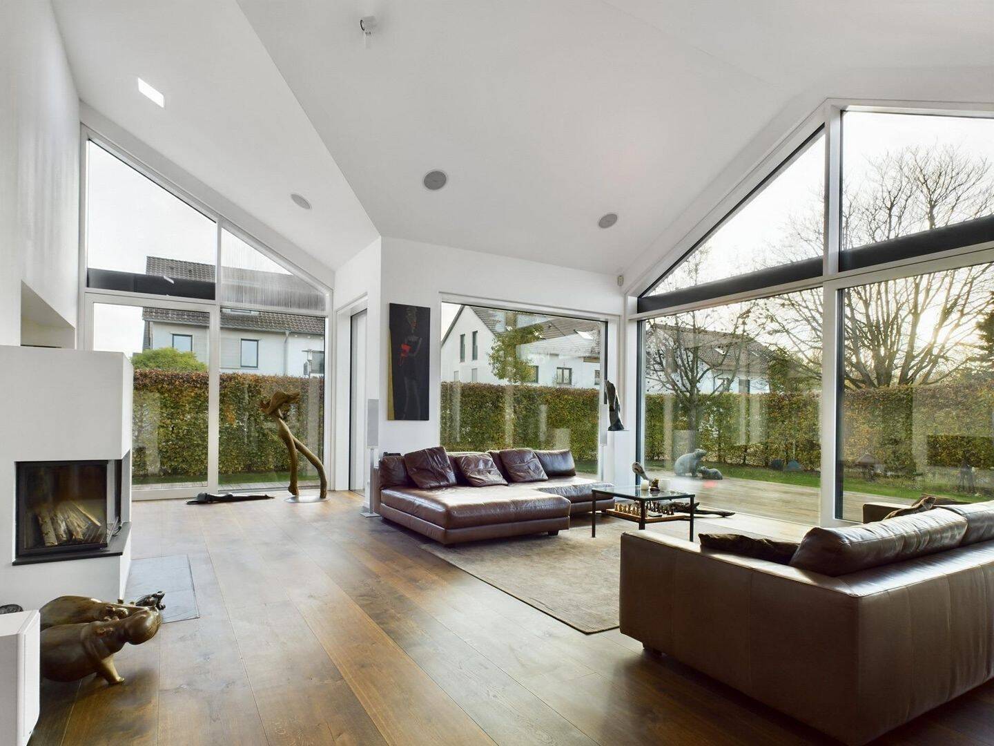 Design und Technologie der Spitzenklasse – Villa in Ismaning mit uneinsehbarem Außenbereich, 85737 Ismaning