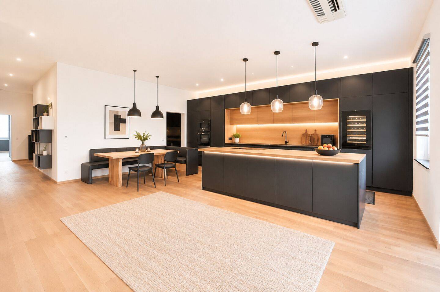 Moderne und altersgerechte Wohnung, hochwertige Einbauküche, Terrasse und Tiefgarage