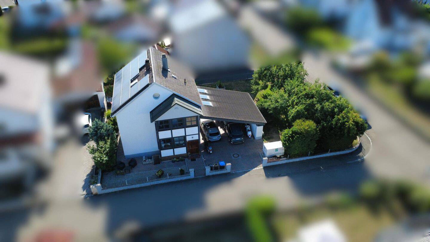 Einfamilienhaus mit Einliegerwohnung in Gerlenhofen, 89233 Neu-Ulm