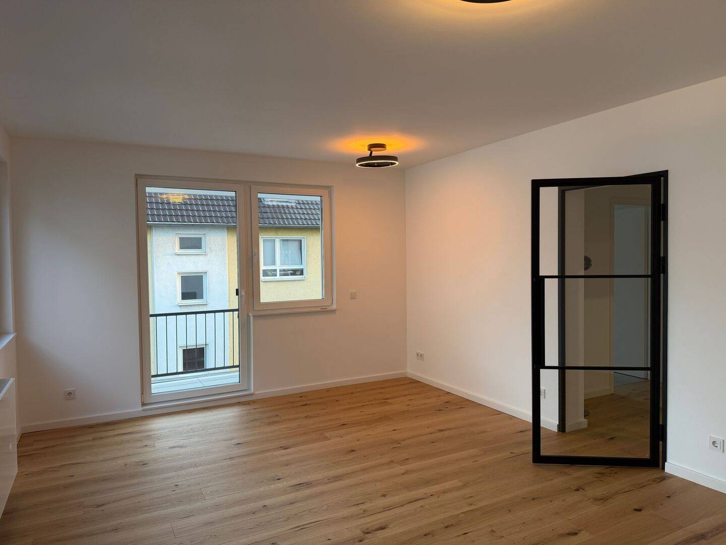 Direkt am Rhein – Wunderschöne 2-Zimmer-Wohnung mit Balkon in Altstadt-Süd, 50676 Köln (Innenstadt-Süd Altstadt-Süd)