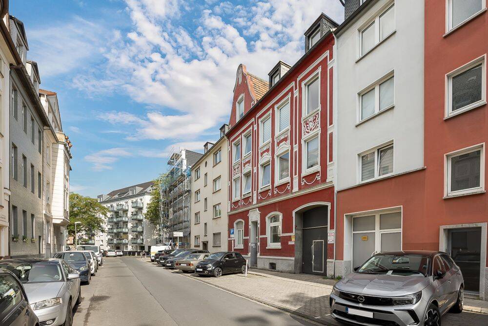Investmenthighlight – Kernsaniertes Mehrfamilienhaus mit Garagenhof in Essen-Huttrop, 45138 Essen (Huttrop Südostviertel)