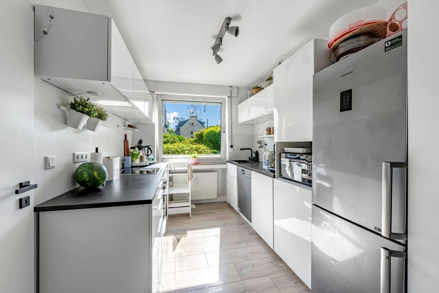Modernisierte Erdgeschosswohnung mit offener Küche, Westbalkon und überdachtem Stellplatz, 45527 Hattingen