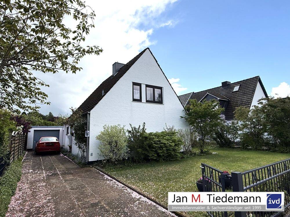 Einfamilienhaus auf rd. 80 m² mit 3,5 Zimmern auf 748 m² großem Eigenlandgrundstück, 23568 Lübeck (Schlutup Sankt Gertrud)