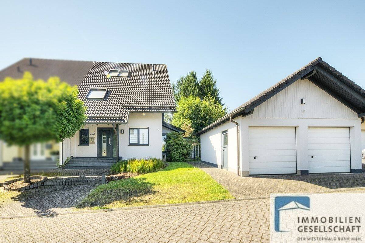 Familienidylle in ruhiger Wohnlage-Modernisierte Doppelhaushälfte mit Doppelgarage und tollem Garten, 57589 Pracht