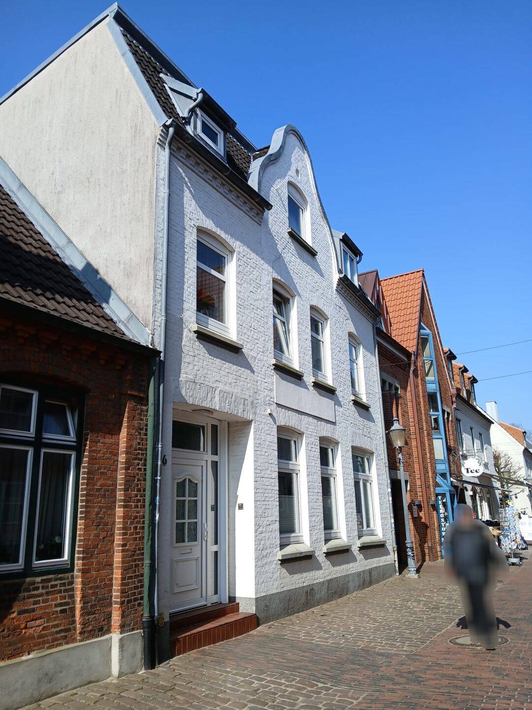 Stadthaus in bester Innenstadtlage mit drei Wohneinheiten und Garten, 25813 Husum