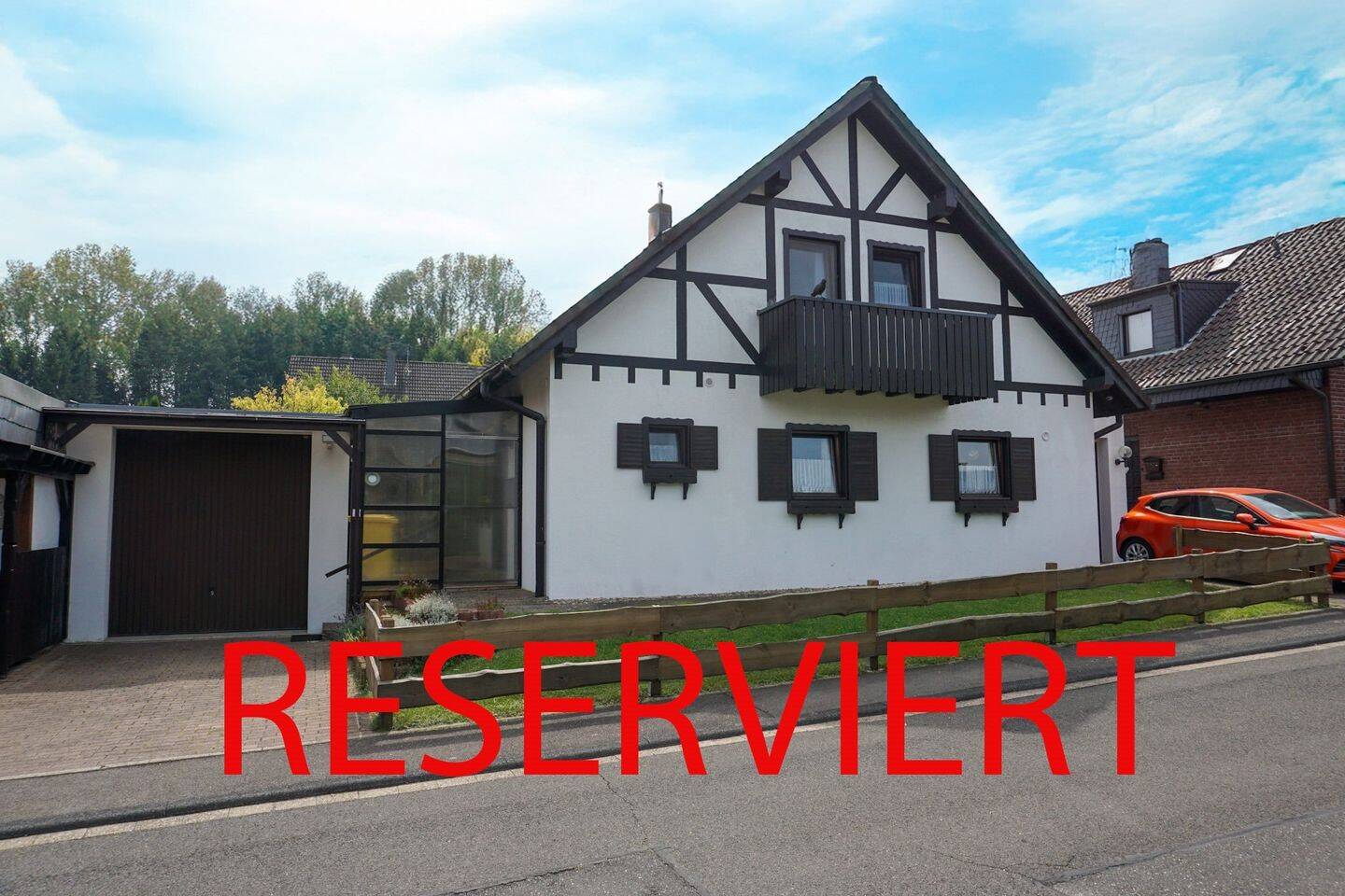 Jetzt unter 200.000 €: Gepflegtes Einfamilienhaus mit Wintergarten und 2 Garagen, 53949 Dahlem