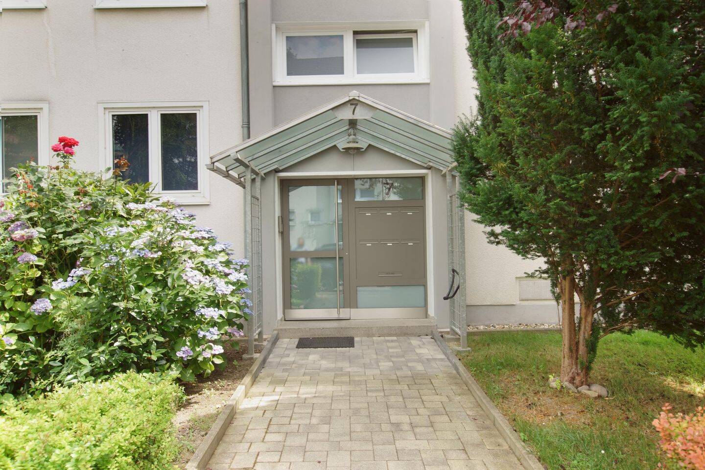 RAUMWUNDER – WUNDERSCHÖNE VIERZIMMERWOHNUNG MIT PERFEKTER AUFTEILUNG, 40627 Düsseldorf (Gerresheim Unterbach Vennhausen)