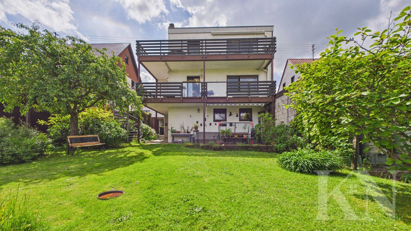 Viel Platz für die Familie: Freistehendes Ein- bis Zweifamilienhaus mit Garten in Quierschied!, 66287 Quierschied