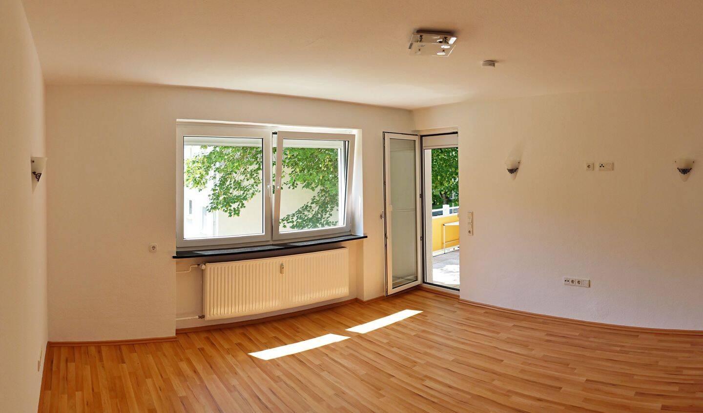 Schöne 3-Zimmer-Whg. in DO-Berghofen mit Balkon u. Garage. Komplett renoviert. Für Single oder Paar., 44269 Dortmund (Benninghofen Berghofen Schüren)