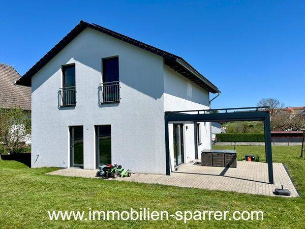 Modernes Einfamilienhaus mit großem Grundstück und Doppelgarage, 92700 Weiherhammer