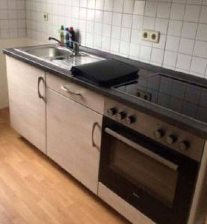 Nachmieter gesucht für Wohnung mit Einbauküche im 1. OG, 9119 Chemnitz (Helbersdorf Kapellenberg Kappel Zentrum)