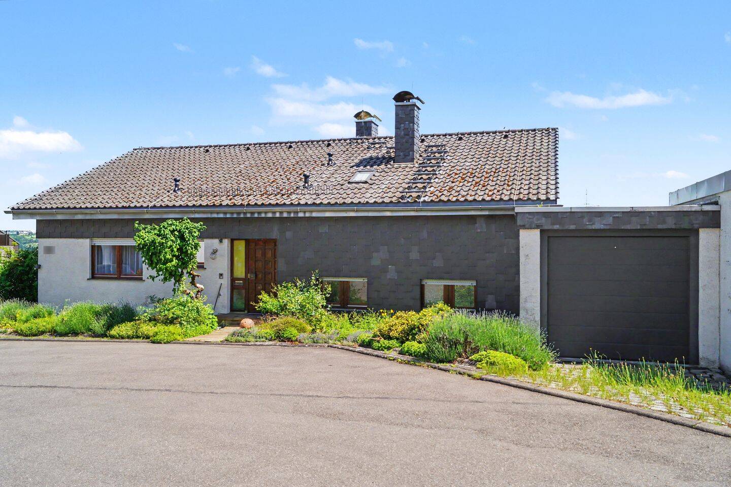 Schönes Einfamilienhaus mit Einliegerwohnung in Aichwald, 73773 Aichwald