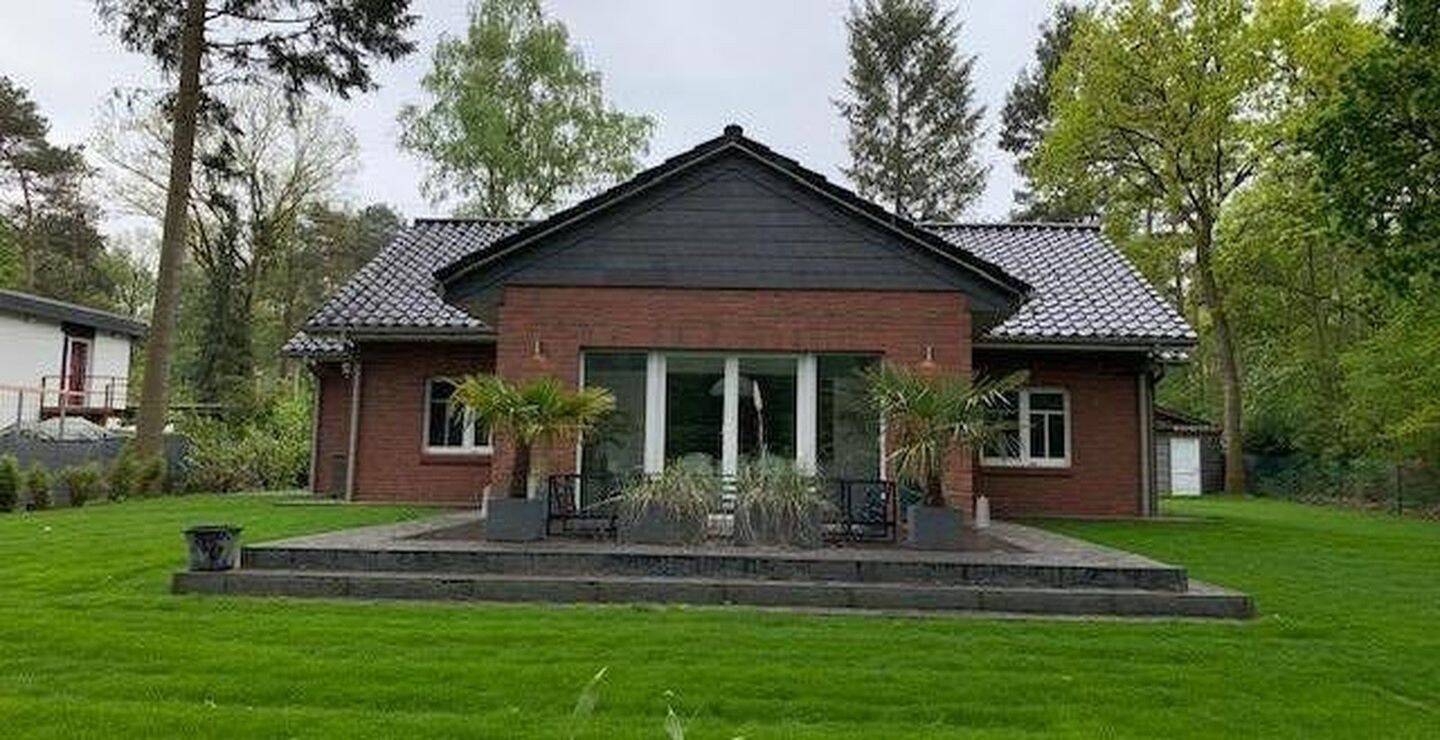 Charmantes Einfamilienhaus mit großzügiger Doppelgarage in gefragter Lage von Gifhorn-Winkel, 38518 Gifhorn