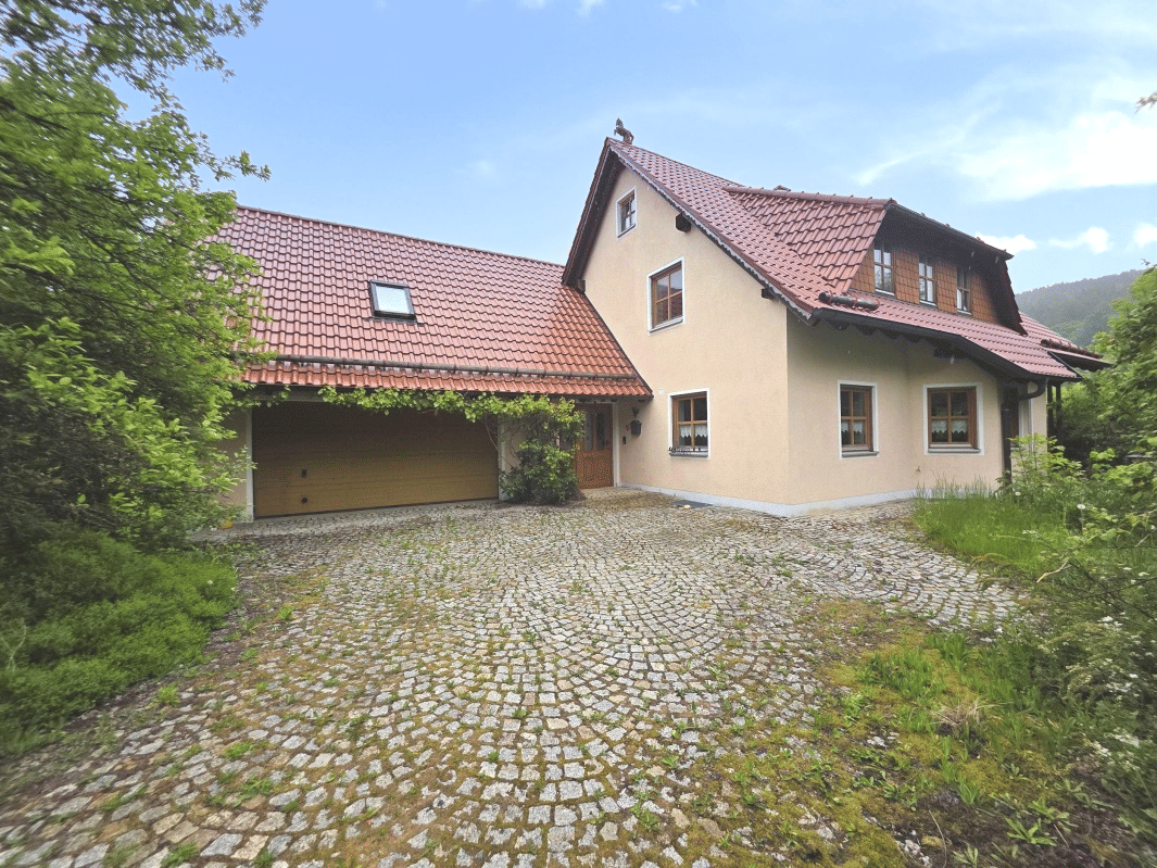 Großzügiges Einfamilienhaus in ruhiger Wohnlage bei Immenreuth, 95505 Immenreuth