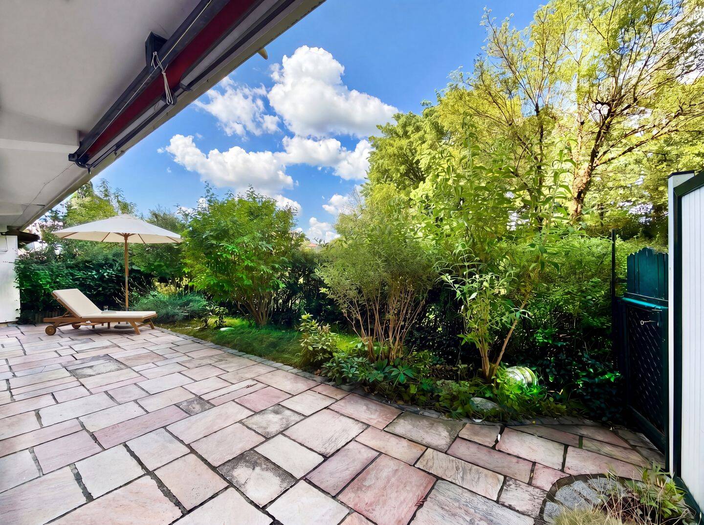 FIRSTPLACE – Vorankündigung: 4-Zimmer-Gartenwohnung, Westterrasse & kleiner Garten in Unterhaching, 82008 Unterhaching