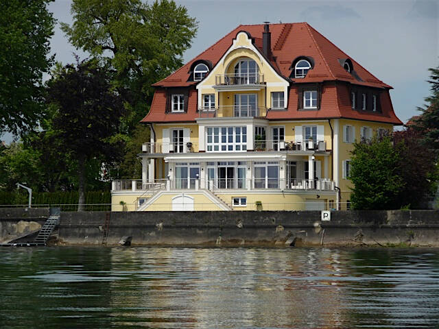 Direkt am See mit eigenem Badestrand + Liegewiese, modern, energetisch top,, 88085 Langenargen