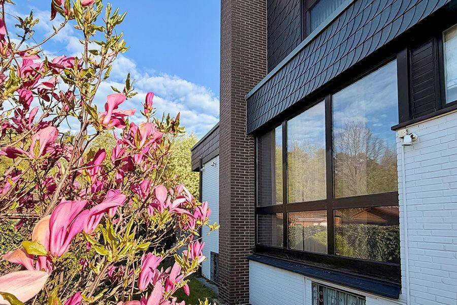 Viel Platz! Geräumiges, helles Wohnhaus mit Büro und Halle, 30419 Hannover