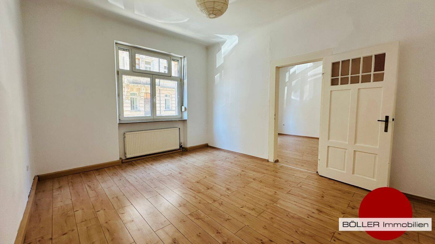 Coole Lage – Lebenselexier pur! Zauberhafte Altbau-Whg mit Stuck & Freisitz im Innenhof!, 90762 Fürth (Innenstadt)