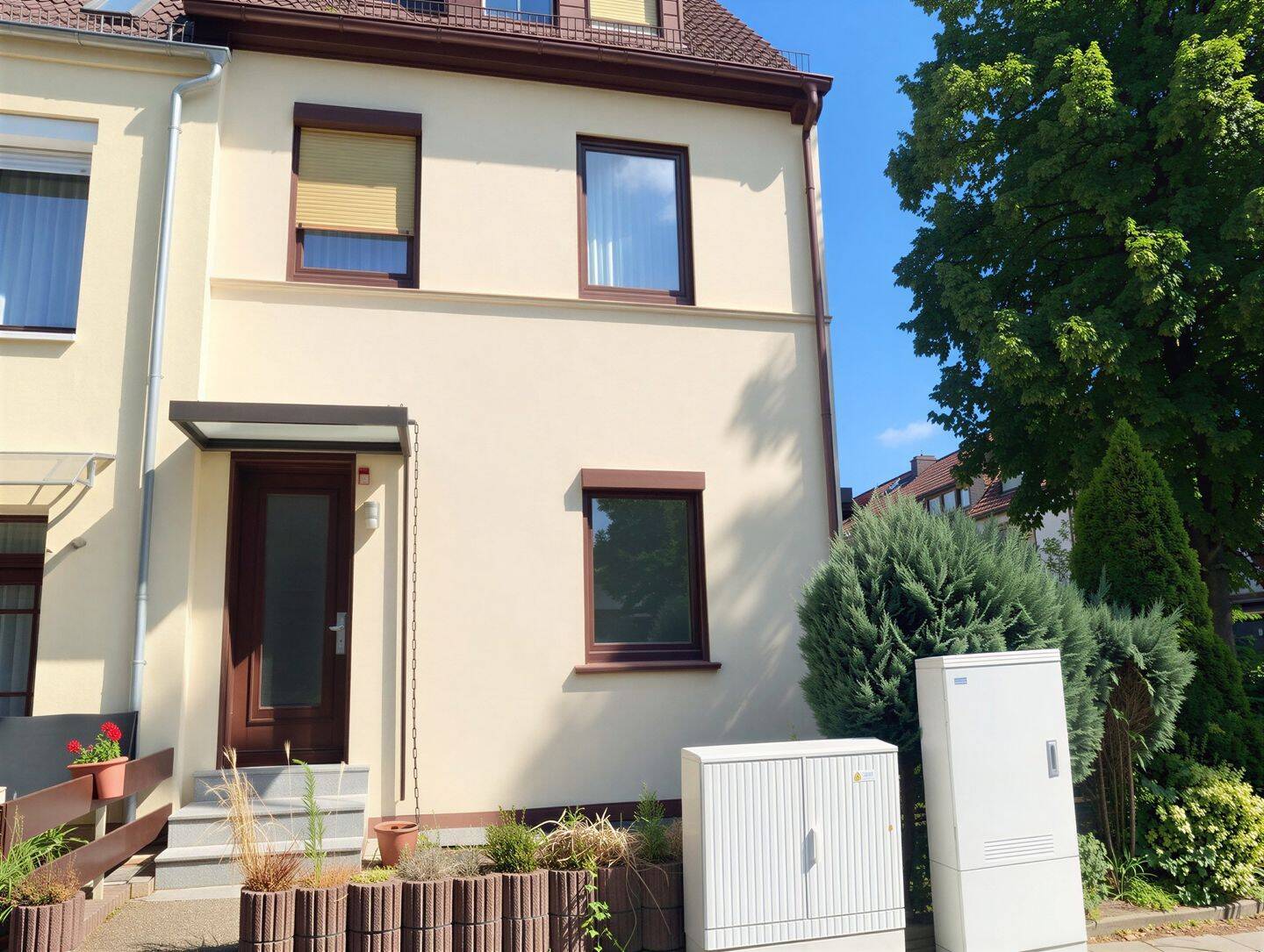 Gepflegtes Zweifamilienhaus mit solider Bausubstanz, Dachterrasse, Kaminofen und Garage!, 28237 Bremen