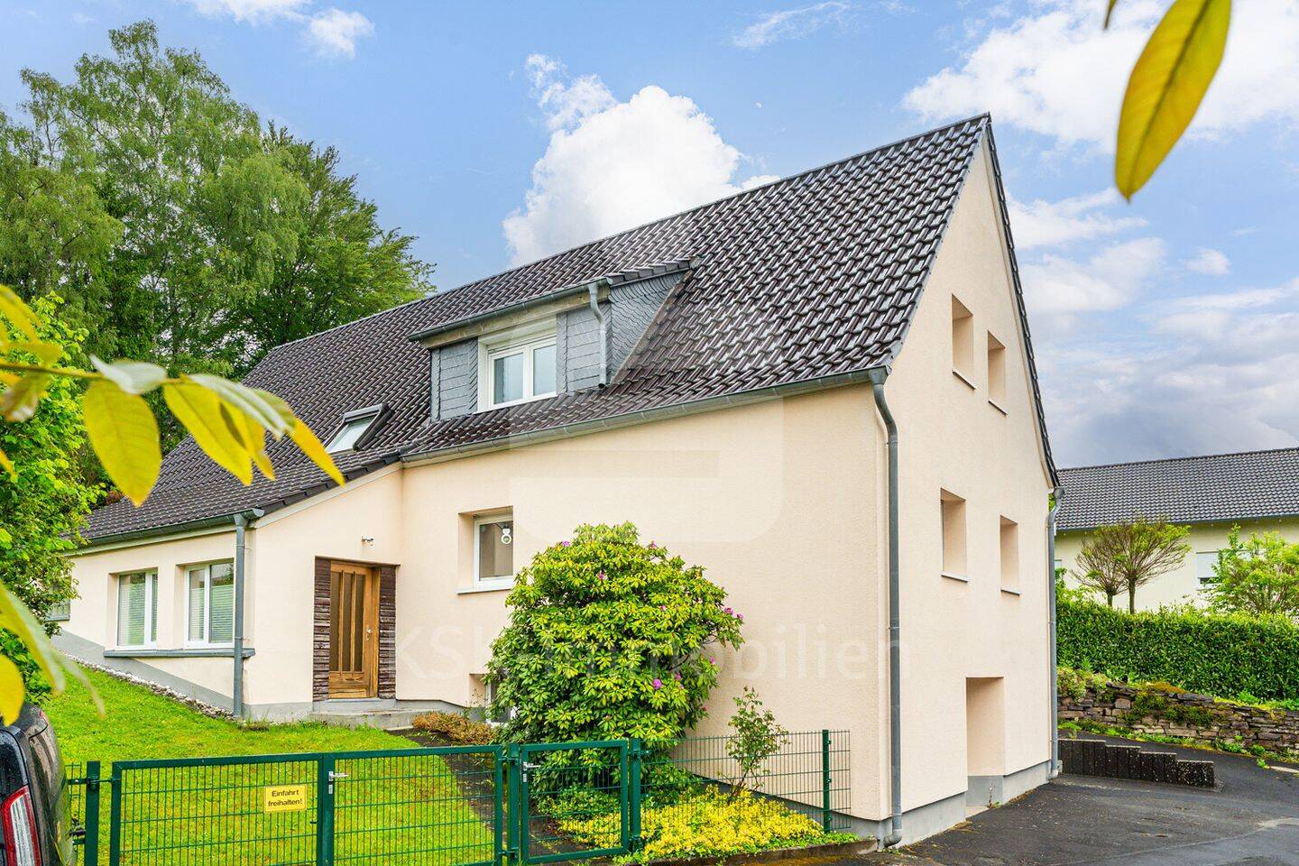 Massives Einfamilienhaus und großem Raumangebot in Ortskernlage!, 53809 Ruppichteroth
