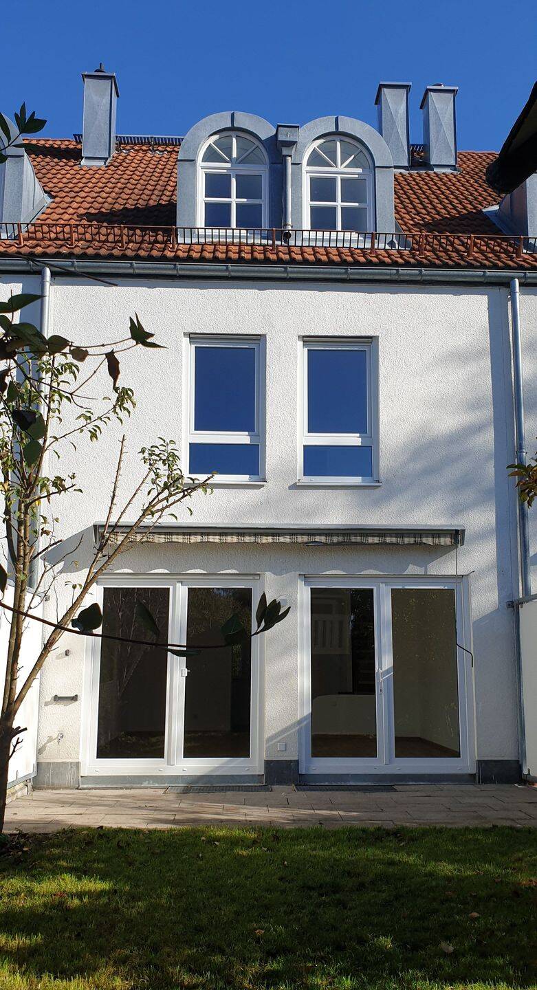 Geräumiges Reihenmittelhaus mit kleinem Garten und TG-Stellplatz in ruhiger Umgebung, 81549 München (Obergiesing Ramersdorf-Perlach Untergiesing-Harlaching)