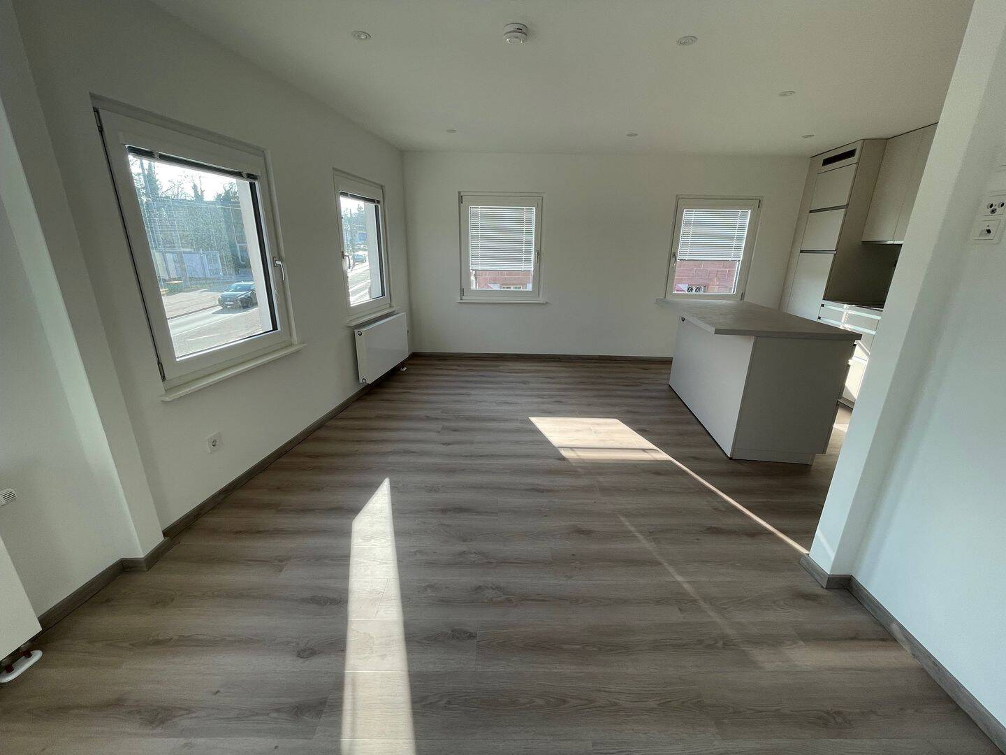 LICHTDURCHFLUTETE NEU RENOVIERTE 3 ZIMMER WOHNUNG, 90491 Nürnberg