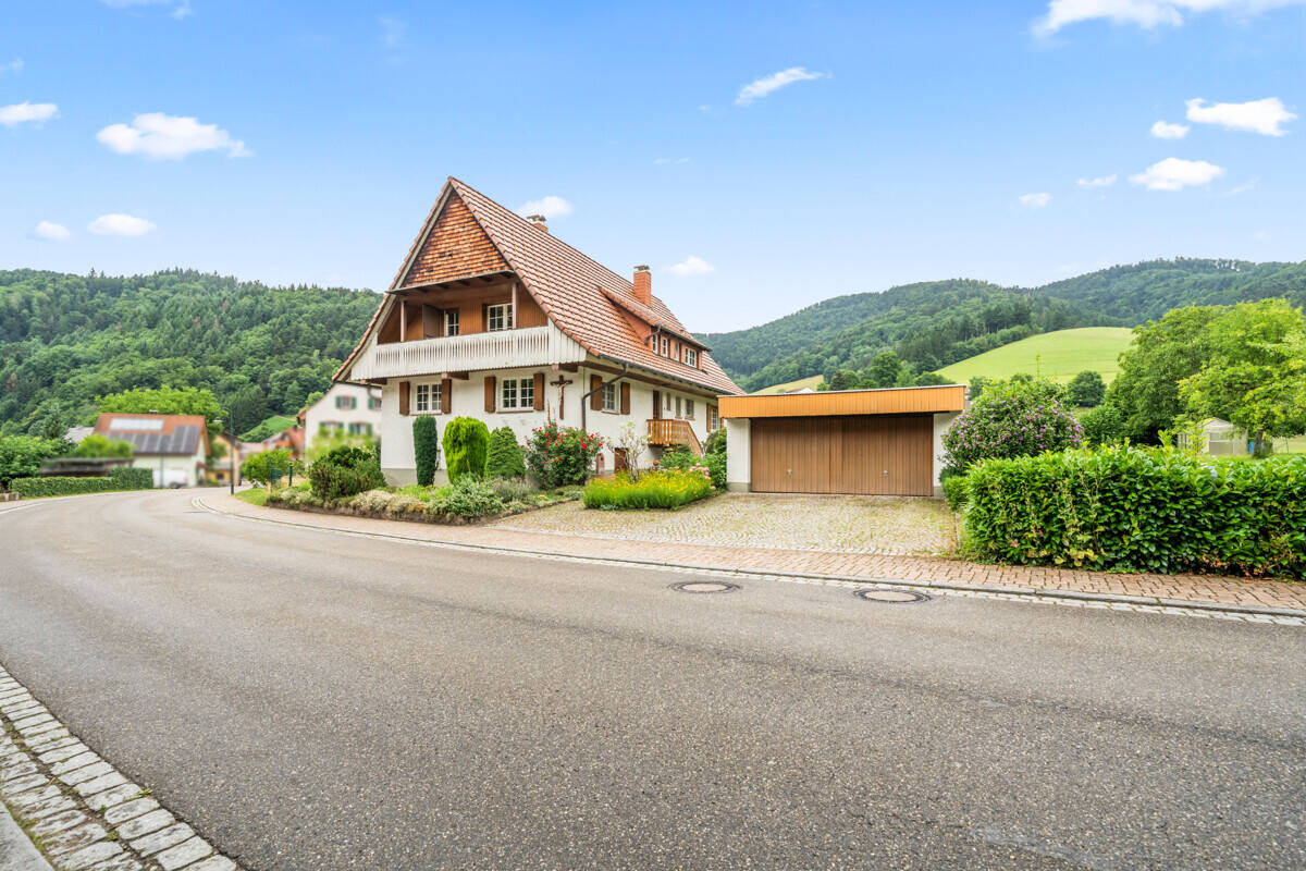 Ländlicher Wohntraum mit Charakter – stilvoll erweitertes Einfamilienhaus, 79286 Glottertal