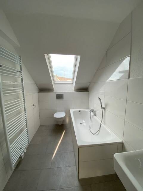 Frisch renovierte Dachgeschosswohnung, 47166 Duisburg