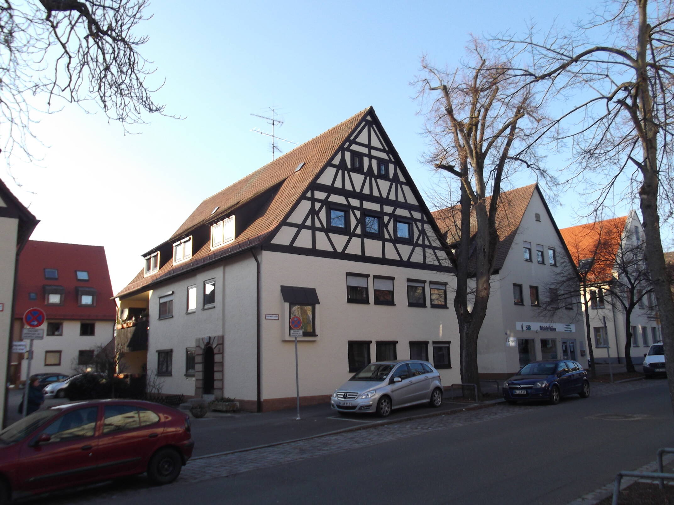 Titel: Großzügige 4-Zimmer-Wohnung (110 m²) im 2. OG mit Garage in bester Anbindung von Nürnberg-Großgründlach, 90427 Nürnberg