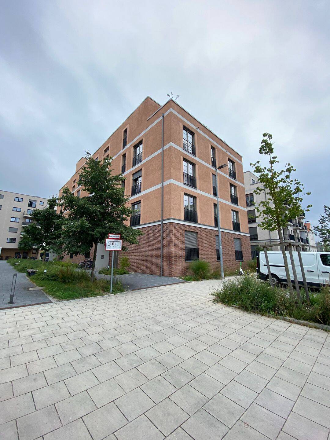 Moderne, helle 3-Zimmer-Wohnung mit Einbauküche und zwei Bädern, 80999 München (Allach-Untermenzing)