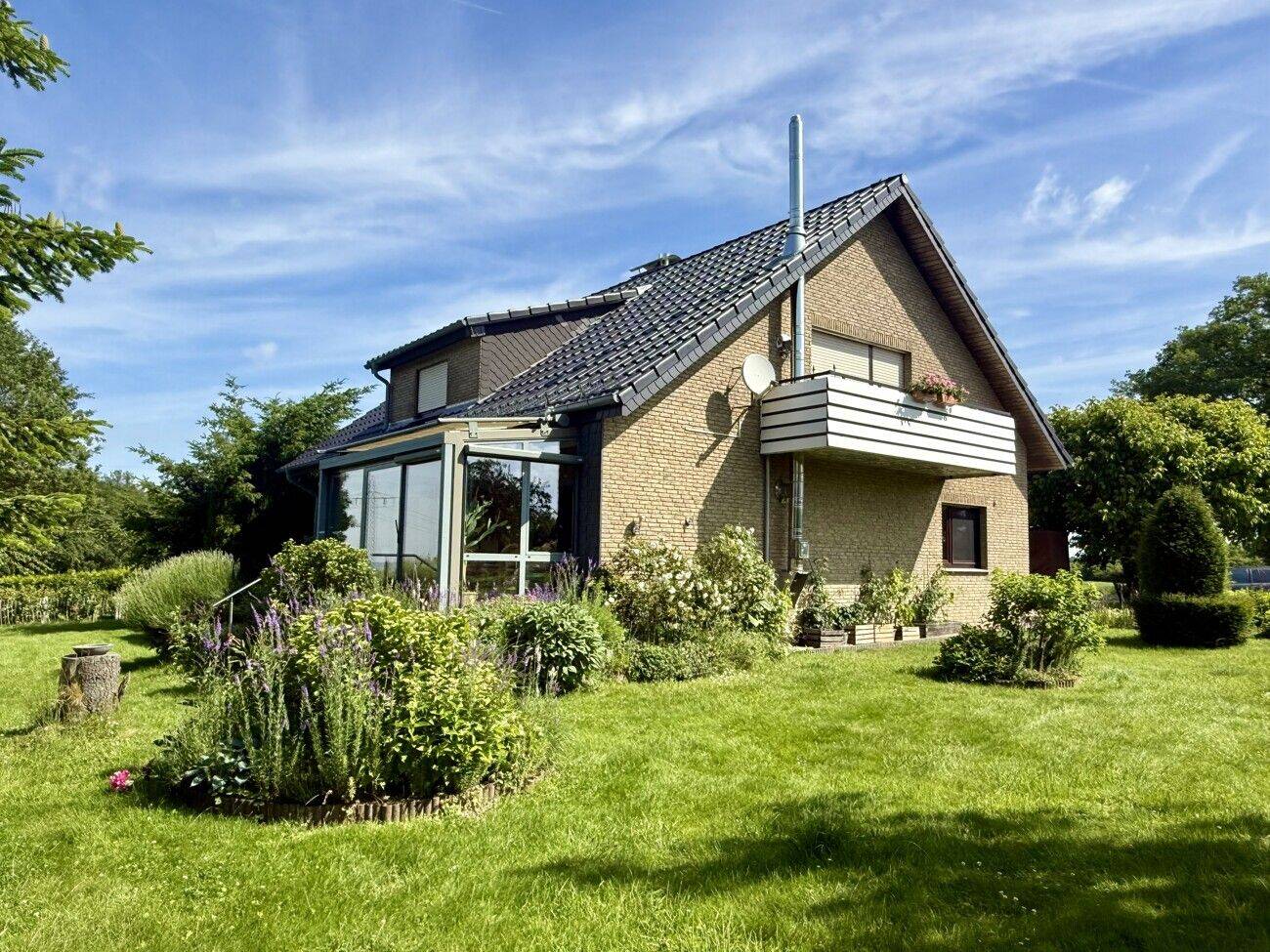 Naturnah leben & Aussicht genießen – mit Garten und Doppelgarage in Exter, 32602 Vlotho