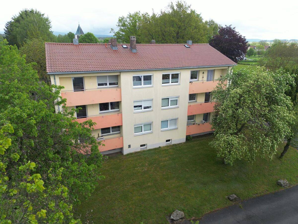 Eigentumswohnung in sanierter Wohnanlage! 3-Zimmer Wohnung mit Balkon und Garagenstellplatz, 95469 Speichersdorf