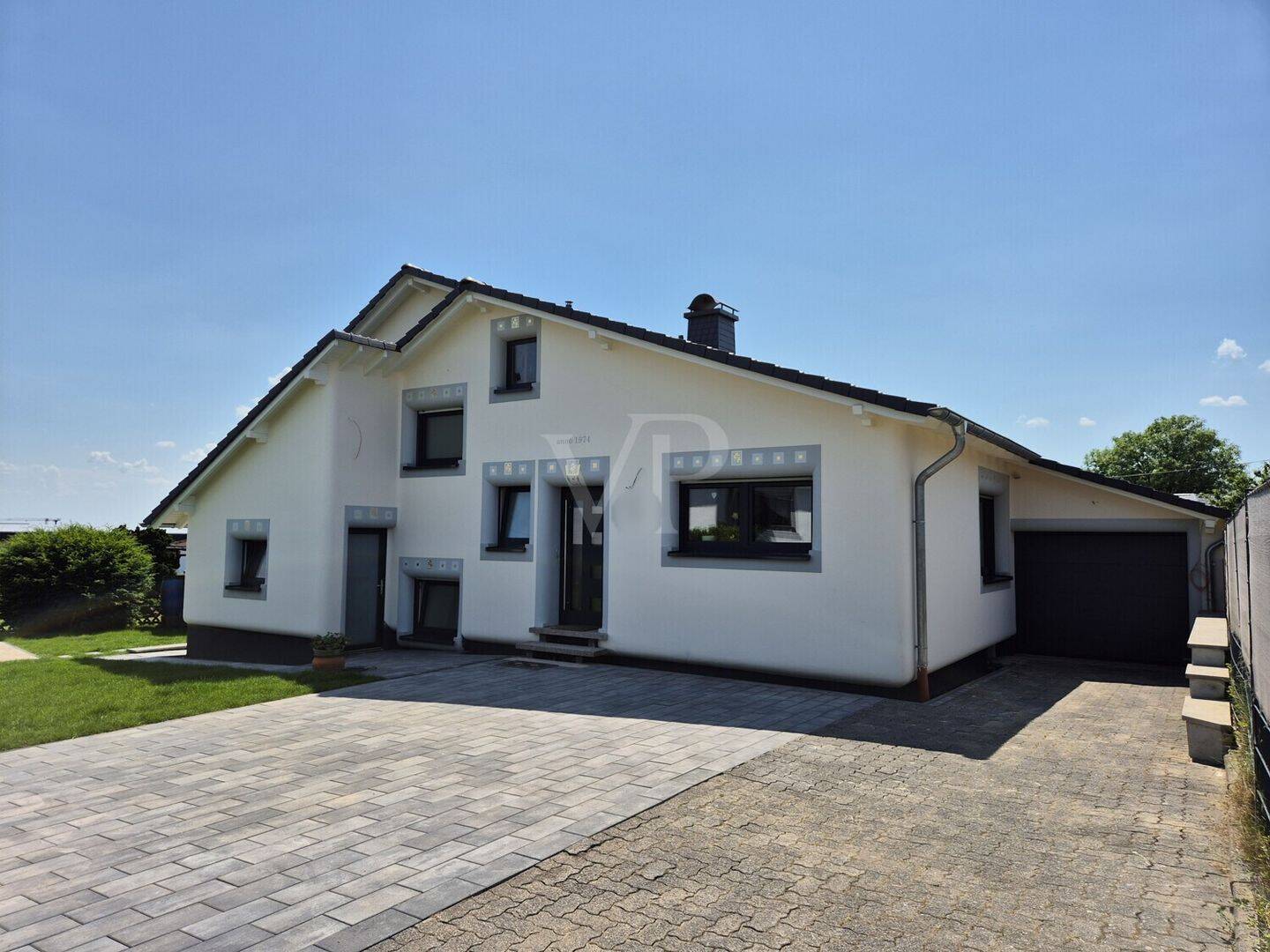 Das BESONDERE: Frisch modernisiertes Split-Level-Haus mit exklusivem Design, Kamin & Premium-Küche!, 56587 Oberhonnefeld-Gierend