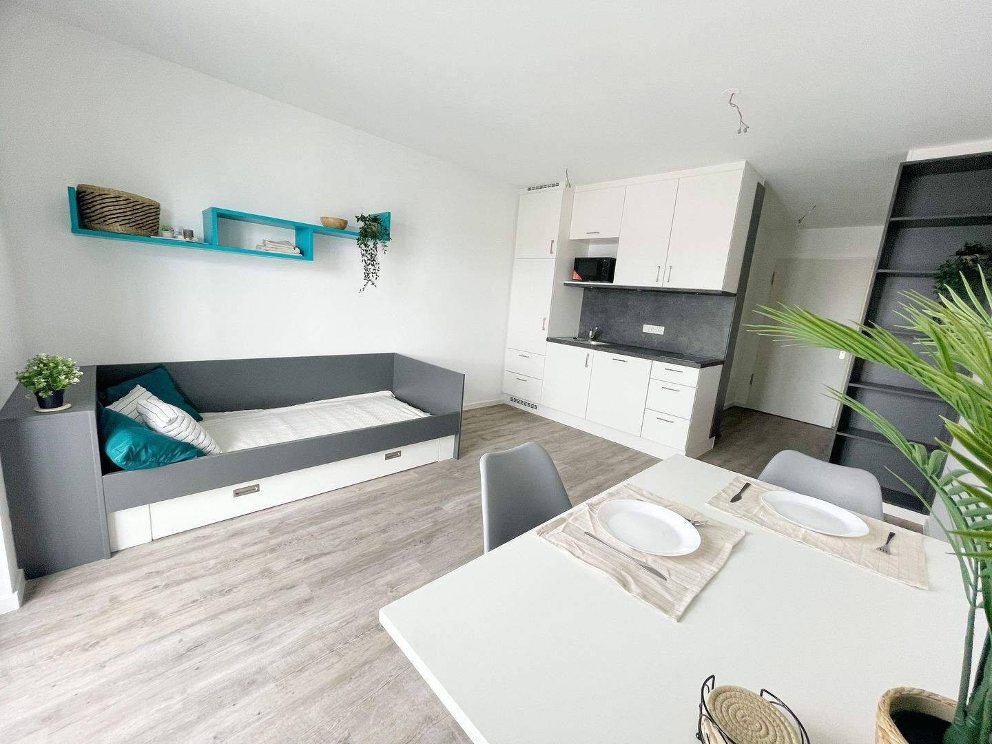 Neubau – Modern möbliertes 1 Zimmer Apartment mit Balkon, Tiefgaragen-Stellplatz & WLan inkl., 86154 Augsburg (Oberhausen)