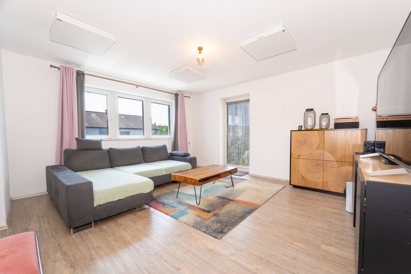 Modern wohnen – stilvoll modernisierte 4-Zimmer-Wohnung mit Dachterrasse, Balkon und Garage, 79793 Wutöschingen