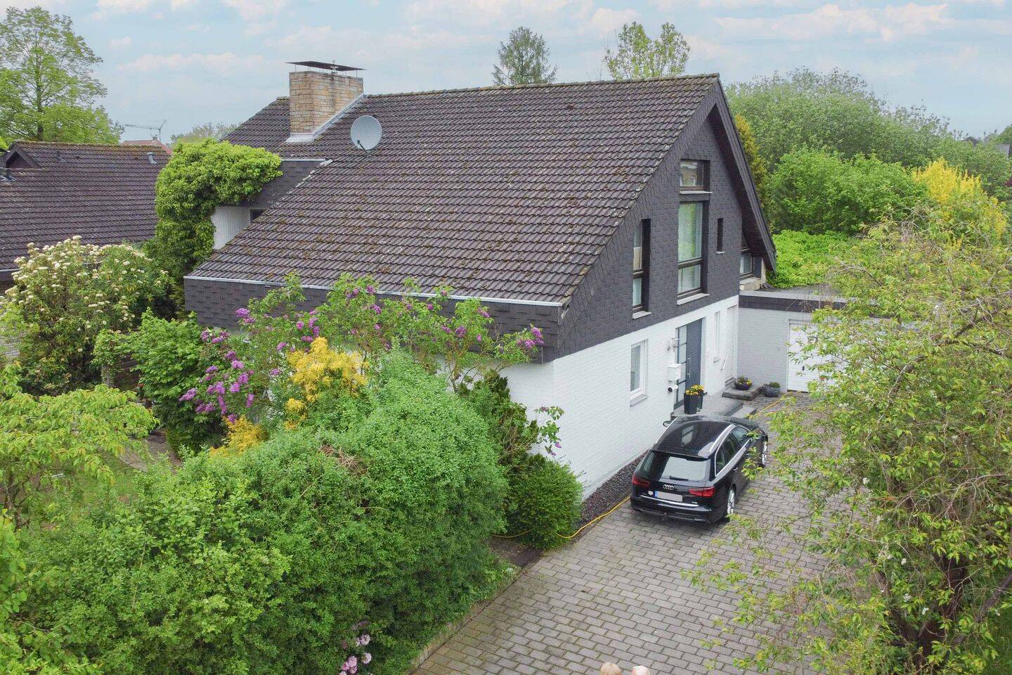 Ihr neues Zuhause: Großzügiges Zweifamilienhaus mit tollem Garten und Garage in Bünde, 32257 Bünde